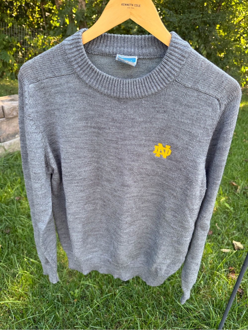 Champion Notre Dame Fighting Irish Gray Crewneck Sweater Gold ND Logo Size M 80s